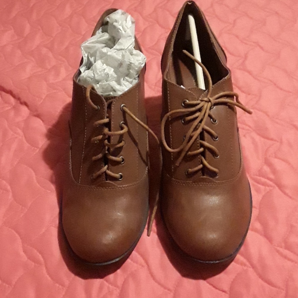 Shoes - Picture 2 of 4